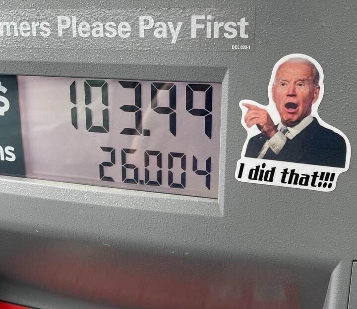 Американцы возмущены ростом цен на бензин (6 фото)