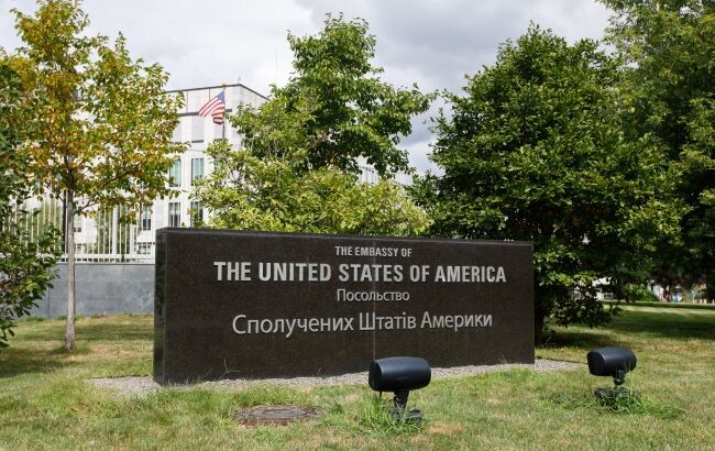 У неділю, 8 травня, США повернули своє посольство до Києва - відомо, що американське представництво на вулиці Сікорського, 4 відкриється після майже тримісячної евакуації до Польщі.
