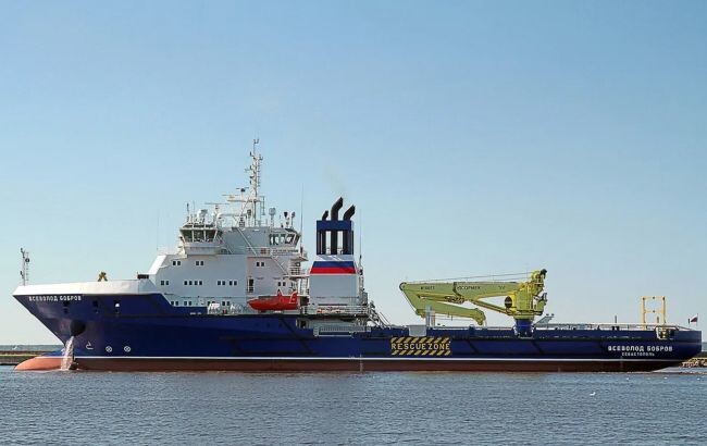 Біля острова Зміїний ЗСУ підбили нове судно флоту Росії «Всеволод Бобров». За попередньою інформацією, на його борту виникла пожежа.