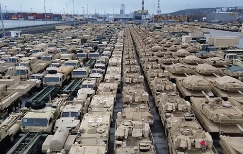 У польський порт Гдиня прибула військова техніка США: епічне відео