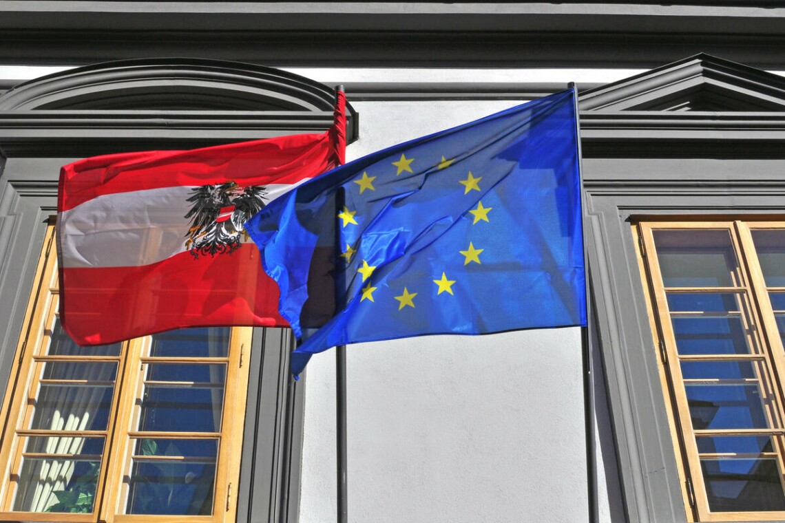Австрія не підтримала запровадження нового пакету санкцій ЄС проти росії на засіданні членів блоку, присвяченому цьому питанню. Відень хоче, щоб Україна спочатку прибрала Raiffeisen Bank зі списку спонсорів війни.