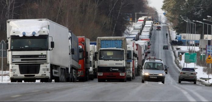 Польща, Словаччина, а тепер ще й Угорщина: вже три країни ЄС тримають блокаду кордону з Україною - today.ua