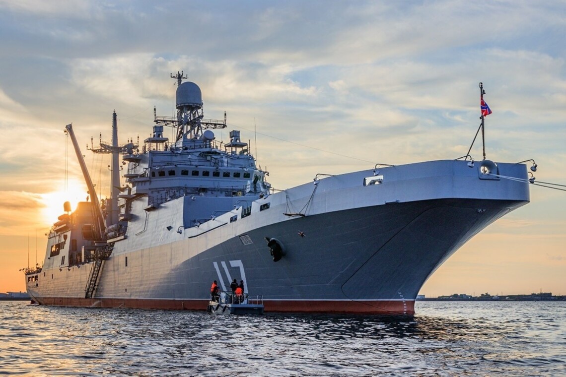 Зі супутникових знімків стало відомо, що росія, ймовірно, перекинули в тимчасово окупований Севастополь новий великий десантний корабель.