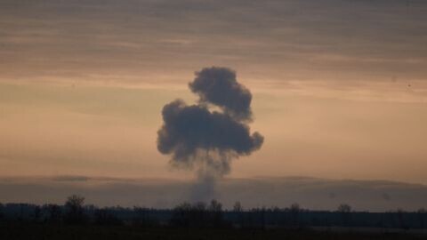 В районі російського військового летовища Дягілєво на околицях Рязані та Новоросійська у ніч проти 4 грудня лунали вибухи.