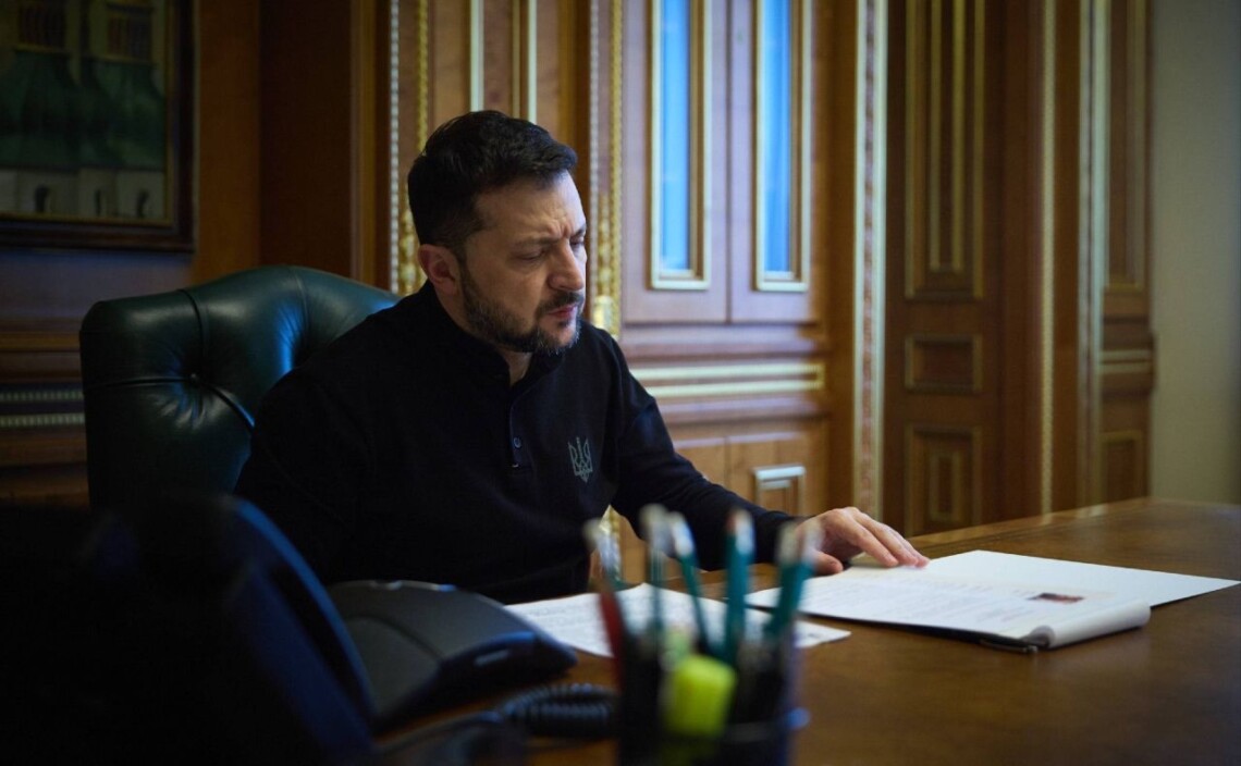 Воєнний стан та мобілізацію продовжено до 6 серпня – президент Володимир Зеленський підписав відповідні закони.