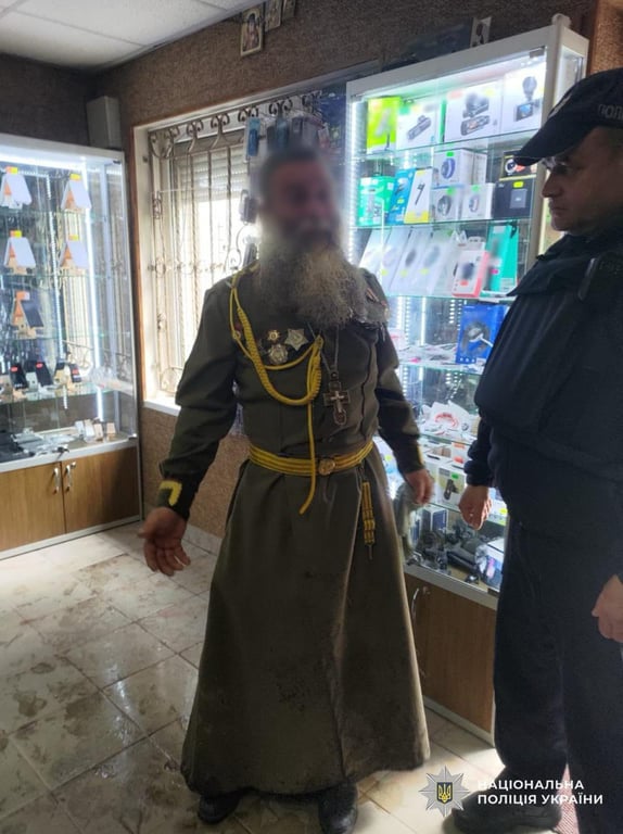 На Закарпатті помітили чоловіків у радянській військовій формі - фото 2