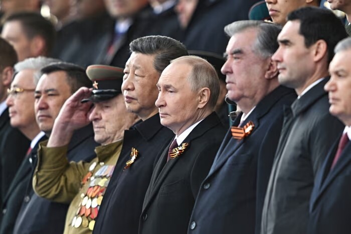 Путін у своїй промові на параді в Москві практично не згадував про війну в Україні і не погрожував Заходу, як це було в попередні роки.