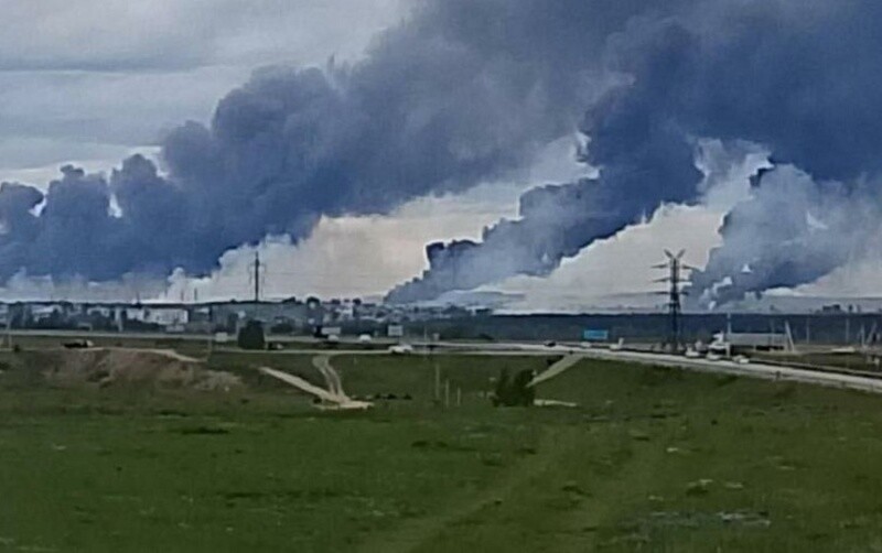 У мережі з'явилися супутникові знімки, де видно знищені російські літаки на авіабазі в Іркутській області.