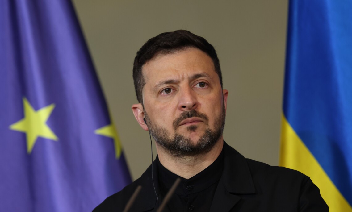Президент України Володимир Зеленський повідомив, що представників України запросили на саміт НАТО, який відбудеться у нідерландському місті Гаага.