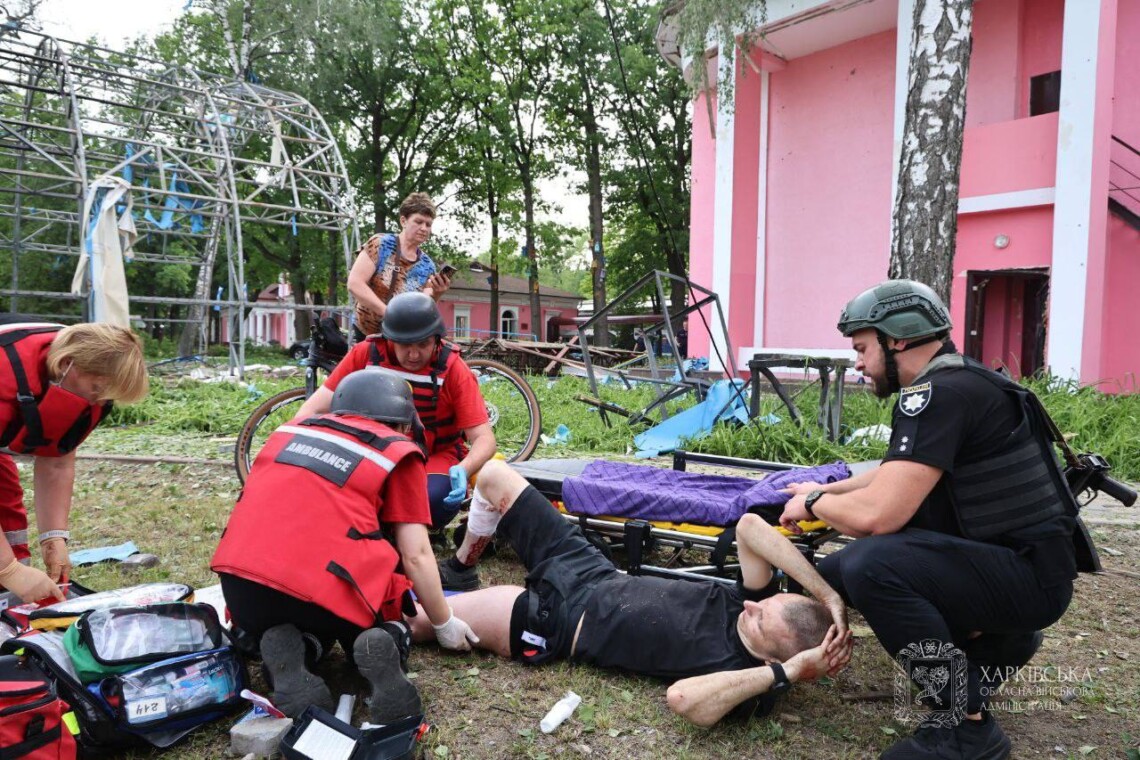 У Харкові відомо вже про більше ніж 40 поранених і одну вбиту людину внаслідок російських ударів 4-ма керованими авіабомбами по центру міста.