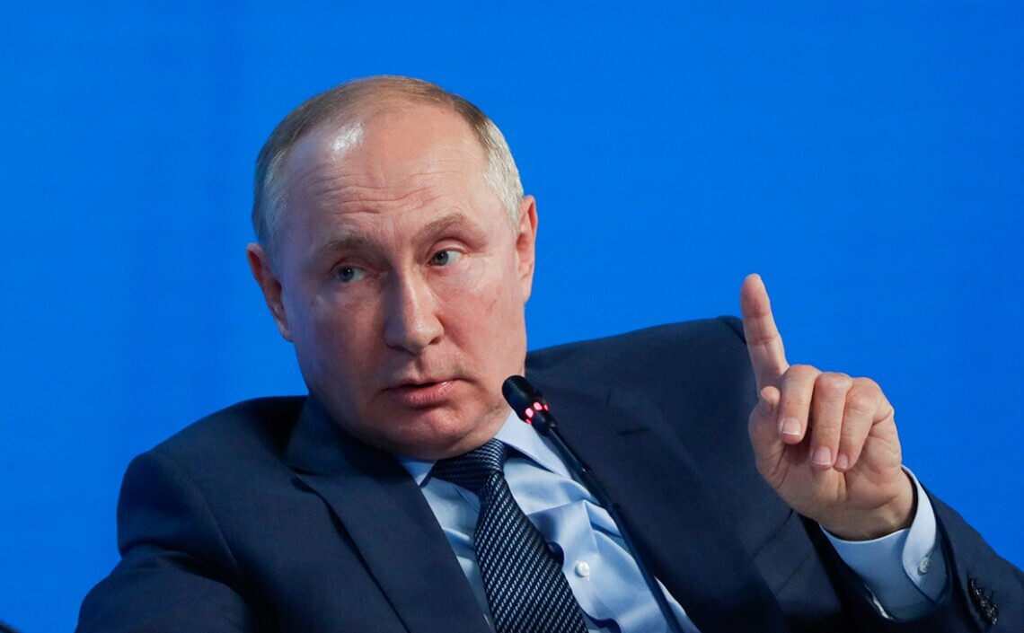 Путін новини – лідер рф вибухнув новими їдкими заявами на адресу Заходу Путін відзначився новими заявами на адресу західних країн. Він стверджує, що економіку рф вдалося стабілізувати, незважаючи на прогнози Заходу.
