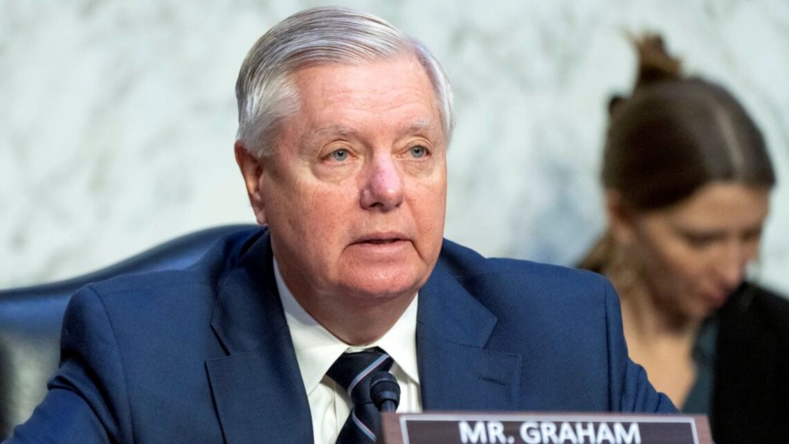 Санкції проти рф – Грем заявив, що Трамп готовий запровадити нові санкції Президент США Дональд Трамп вважає, що настав час для запровадження нових санкцій проти російської федерації.