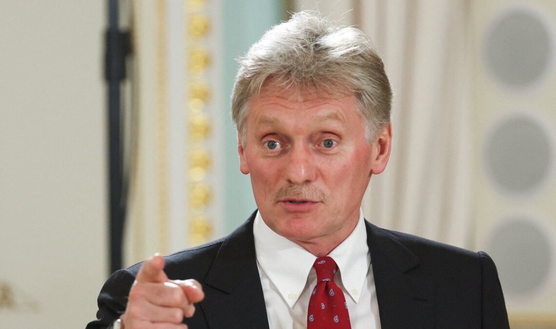 Трамп погрожує розбомбити Москву – у путіна заявили, що аудіозапис може бути фейковим Прессекретар російського диктатора Пєсков заявив, що аудіозапис, де Трамп пригрозив розбомбити Москву, нібито може бути фейковим.