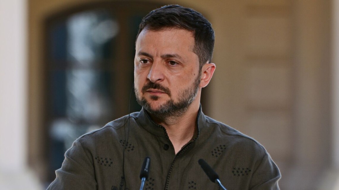 Переговори з росією – Зеленський заявив, що нові перемовини можливі лише після завершення всіх обмінів Керівництво України поки не проводитиме новий раунд переговорів з рф, оскільки сторони ще не завершили всі обміни, заявив Зеленський.